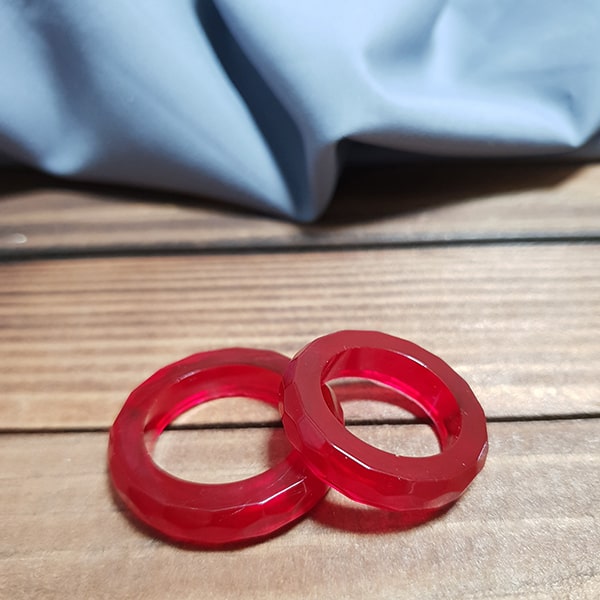 حلقه رزینی طرح دار قرمز